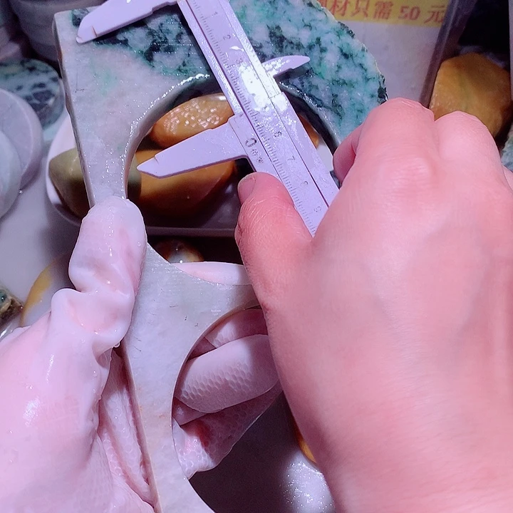 翡翠未镶嵌颈饰边角料