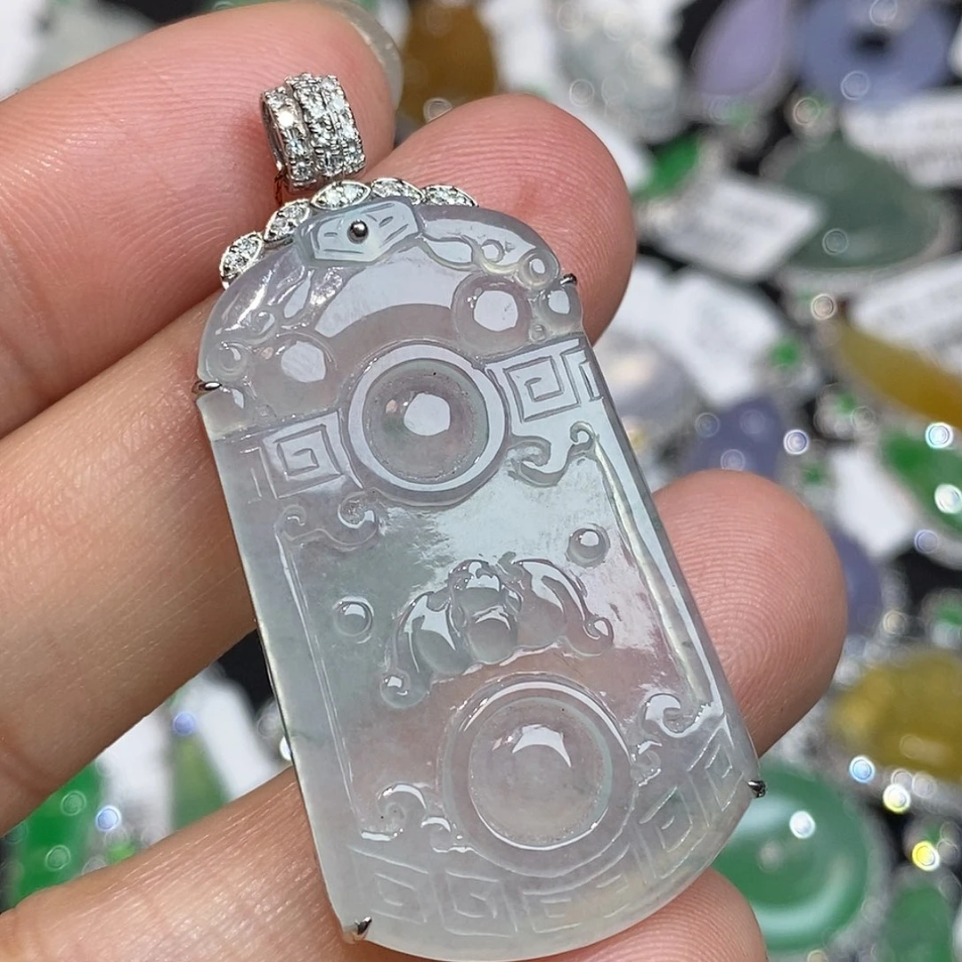 翡翠颈饰18K金镶嵌无事牌