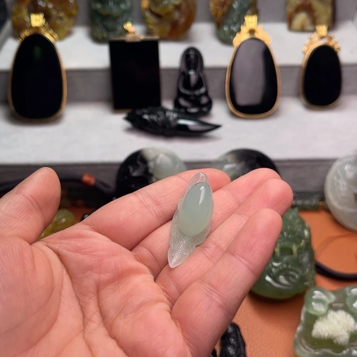 北***¹蛇纹石玉未镶嵌颈饰