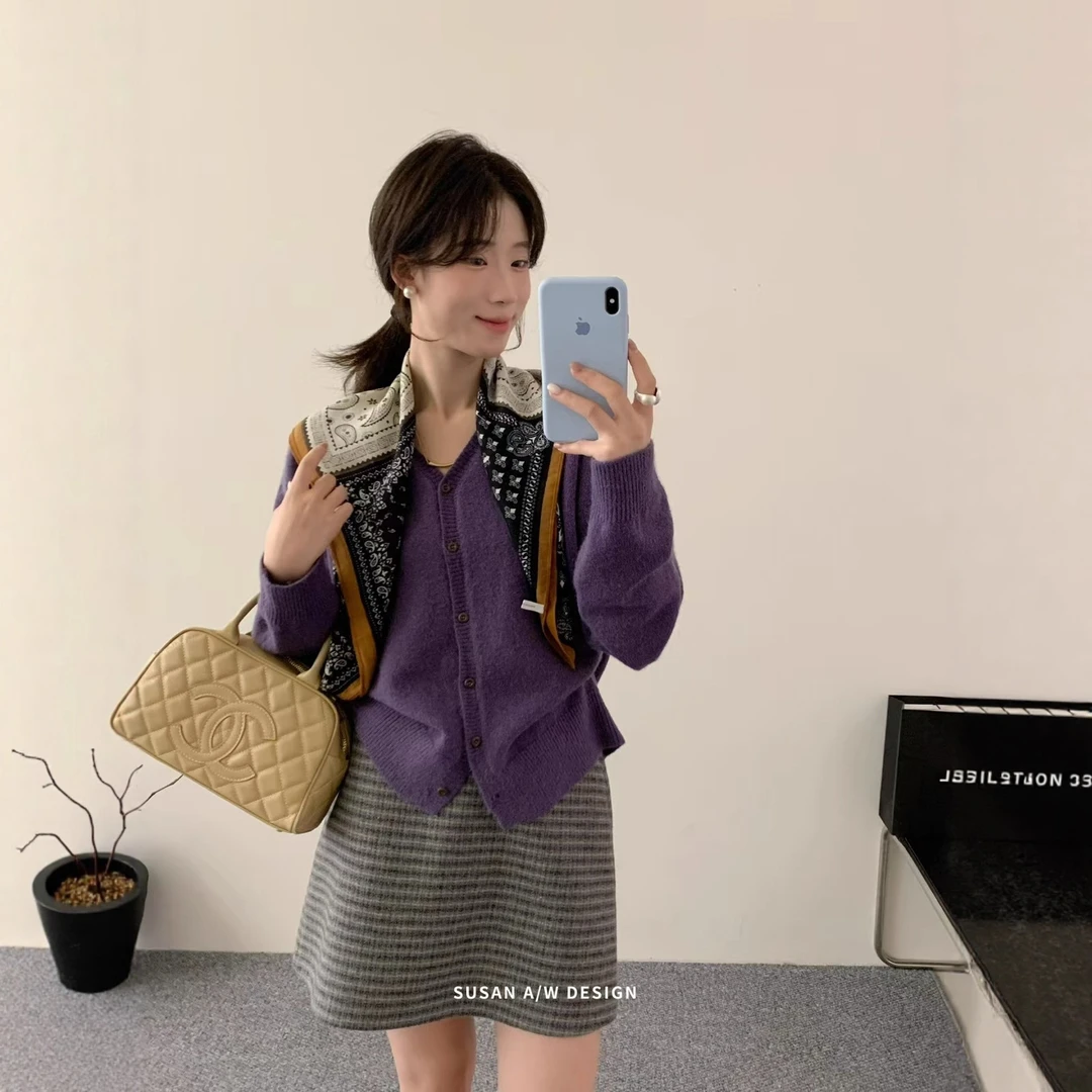 2025秋冬季新款V领针织开衫宽松慵懒风毛衣女配丝巾50608上衣紫色