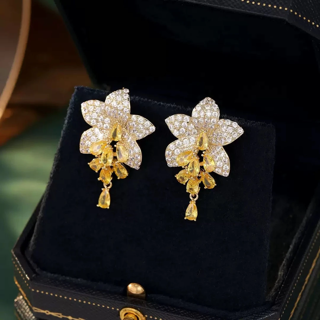 铜合金锆石耳饰 法式气质耳钉轻奢原创设计金色优雅时尚精致耳饰