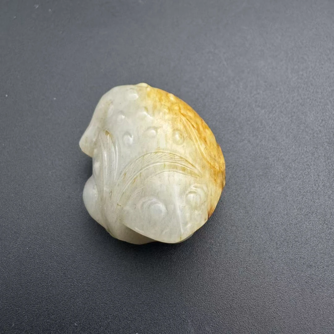LOT.31/20世纪和田玉金蟾雕件/Q569189