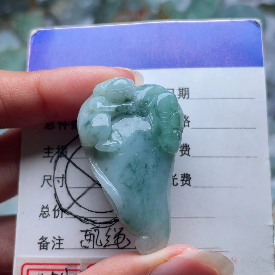 翡翠未镶嵌颈饰猴