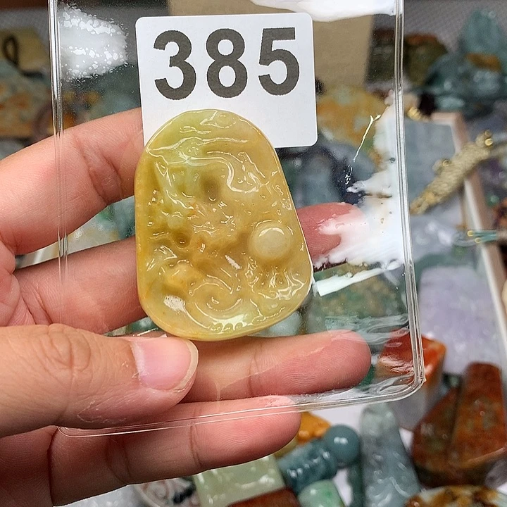 翡翠未镶嵌颈饰热**动翡翠