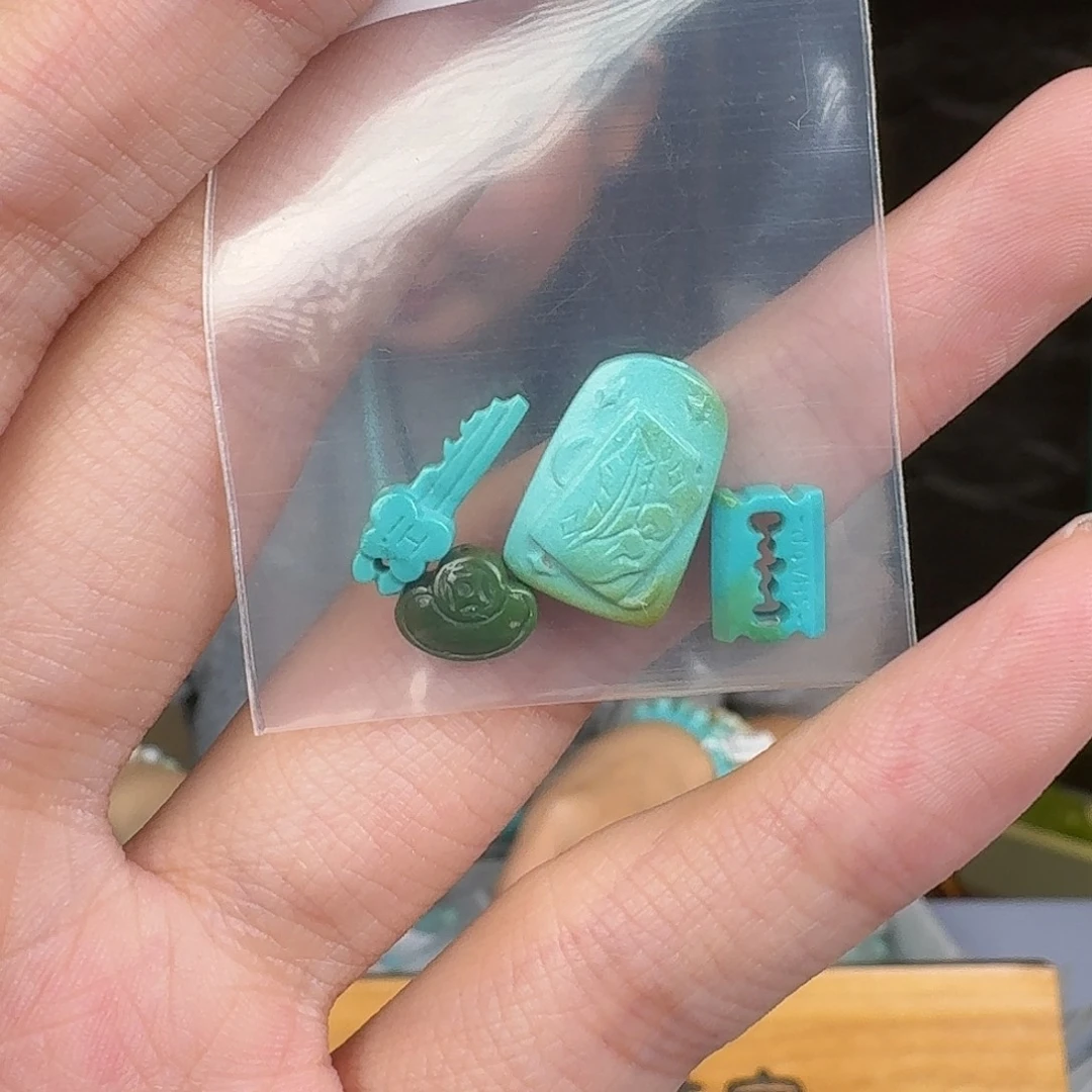 绿松石未镶嵌挂件