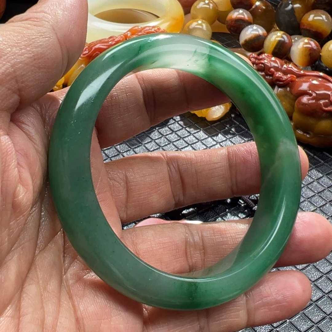 石英质玉未镶嵌颈饰