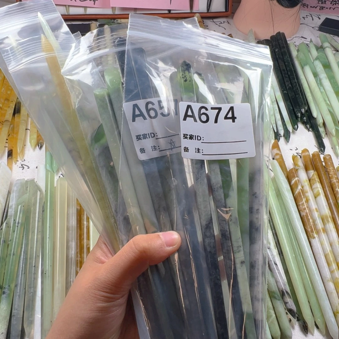 -***瘋蛇纹石玉未镶嵌颈饰