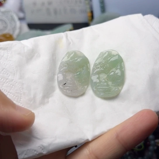 翡翠未镶嵌颈饰挂件