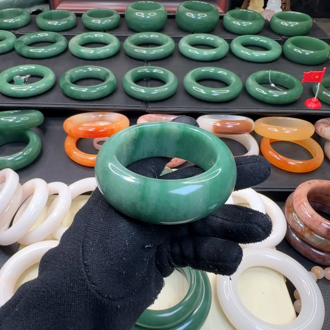 石英岩玉未镶嵌手镯