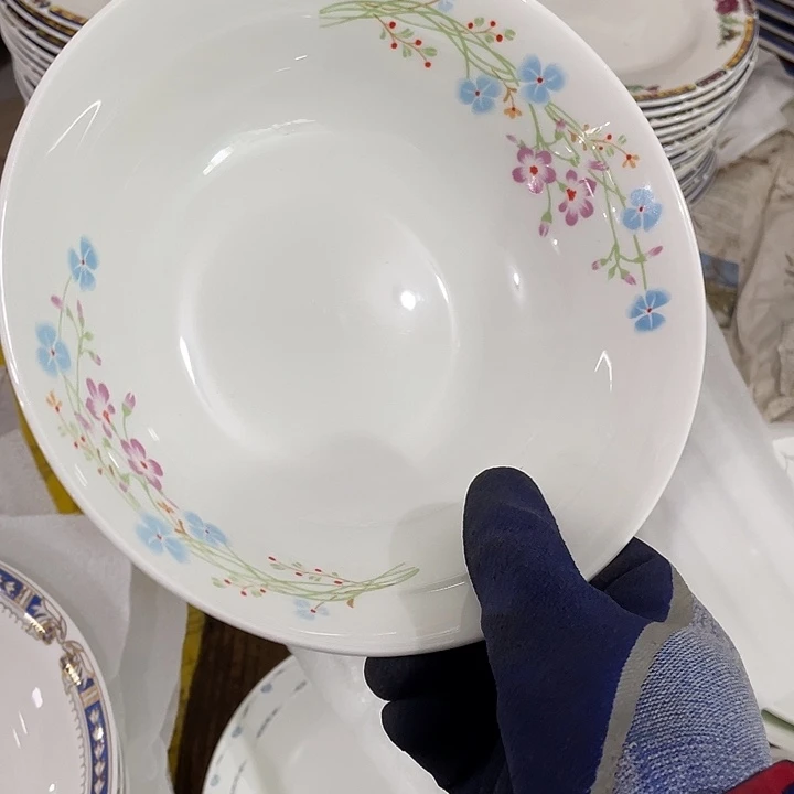 疏***雨瓷片汉玉兰花面碗一个 微瑕疵