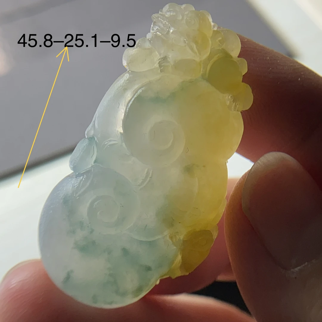 翡翠毛货《三色貔貅如意》，全手工雕刻，缅甸天然翡翠。