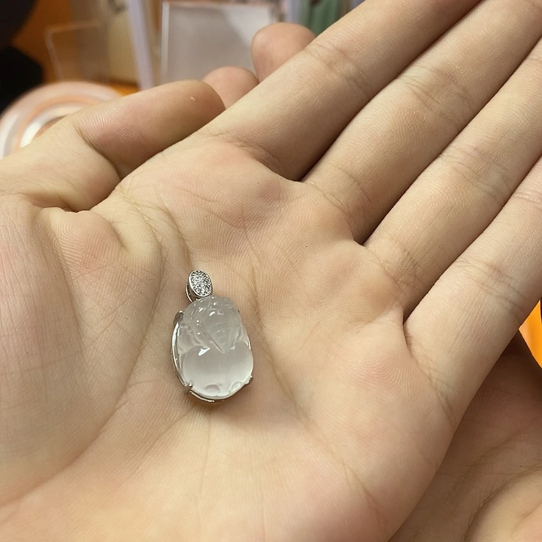 石英质玉未镶嵌颈饰