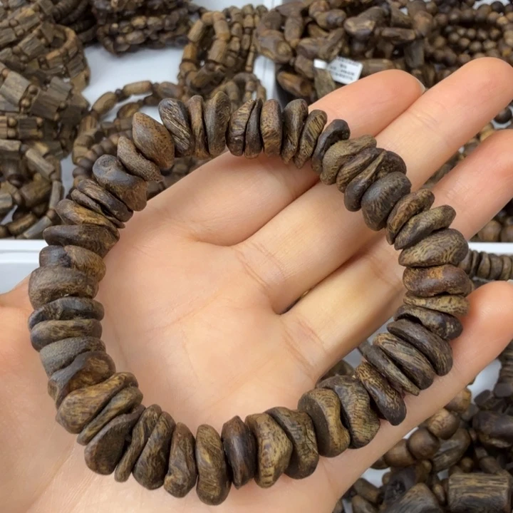 沉香手串昭**玥沉香绿奇楠树丁壳子高油单圈