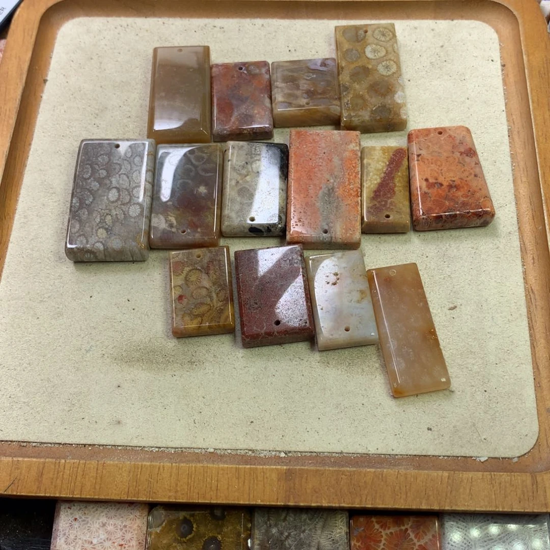 硅化珊瑚（珊瑚玉）五未镶嵌珍**康