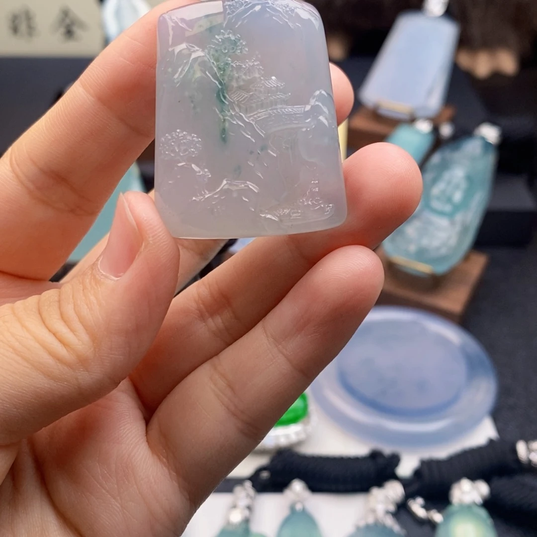 翡翠未镶嵌颈饰山水牌