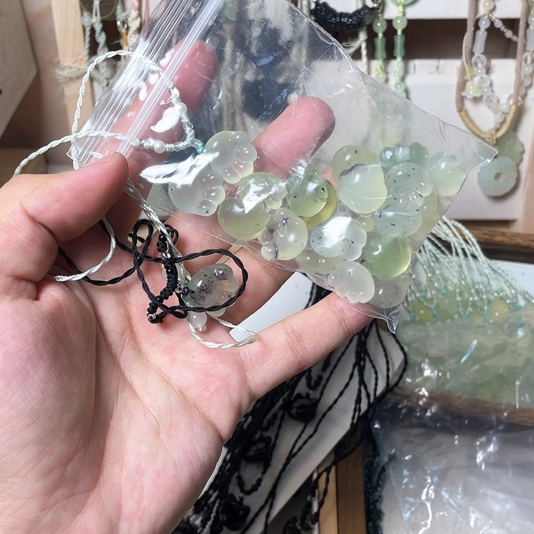 蛇纹石玉合金颈饰