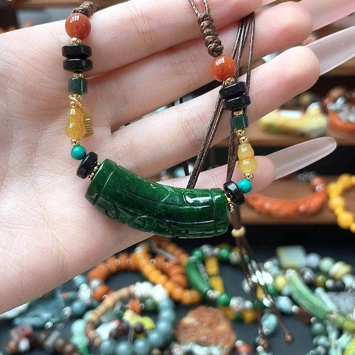 翡翠未镶嵌颈饰饰品