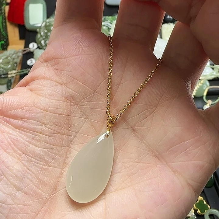 颈饰18K金镶嵌和田玉