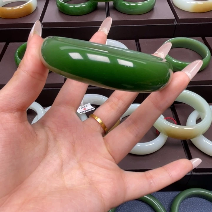 和田玉未镶嵌手镯