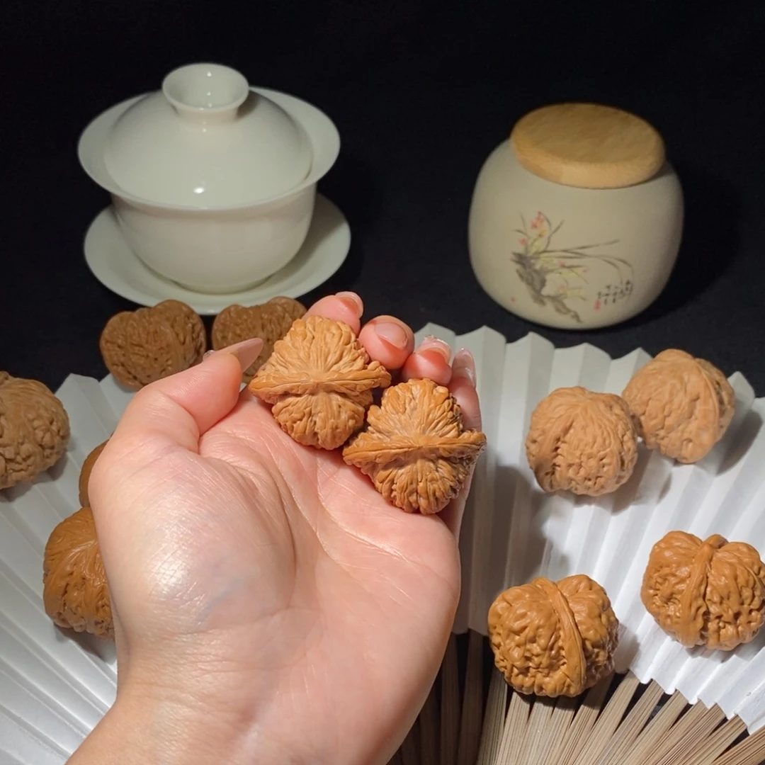 文玩核桃吊坠古*尔汉高楼38