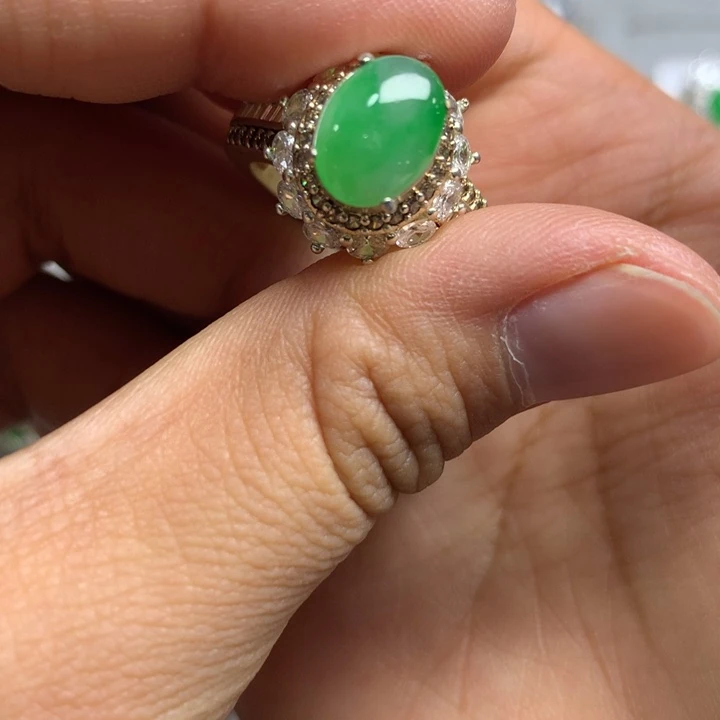 翡翠未镶嵌戒指铜托，卖裸石，需要二次镶嵌