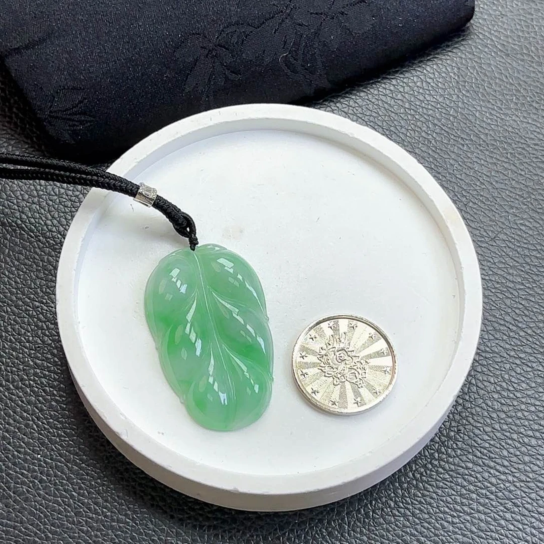 翡翠颈饰未镶嵌大叶子