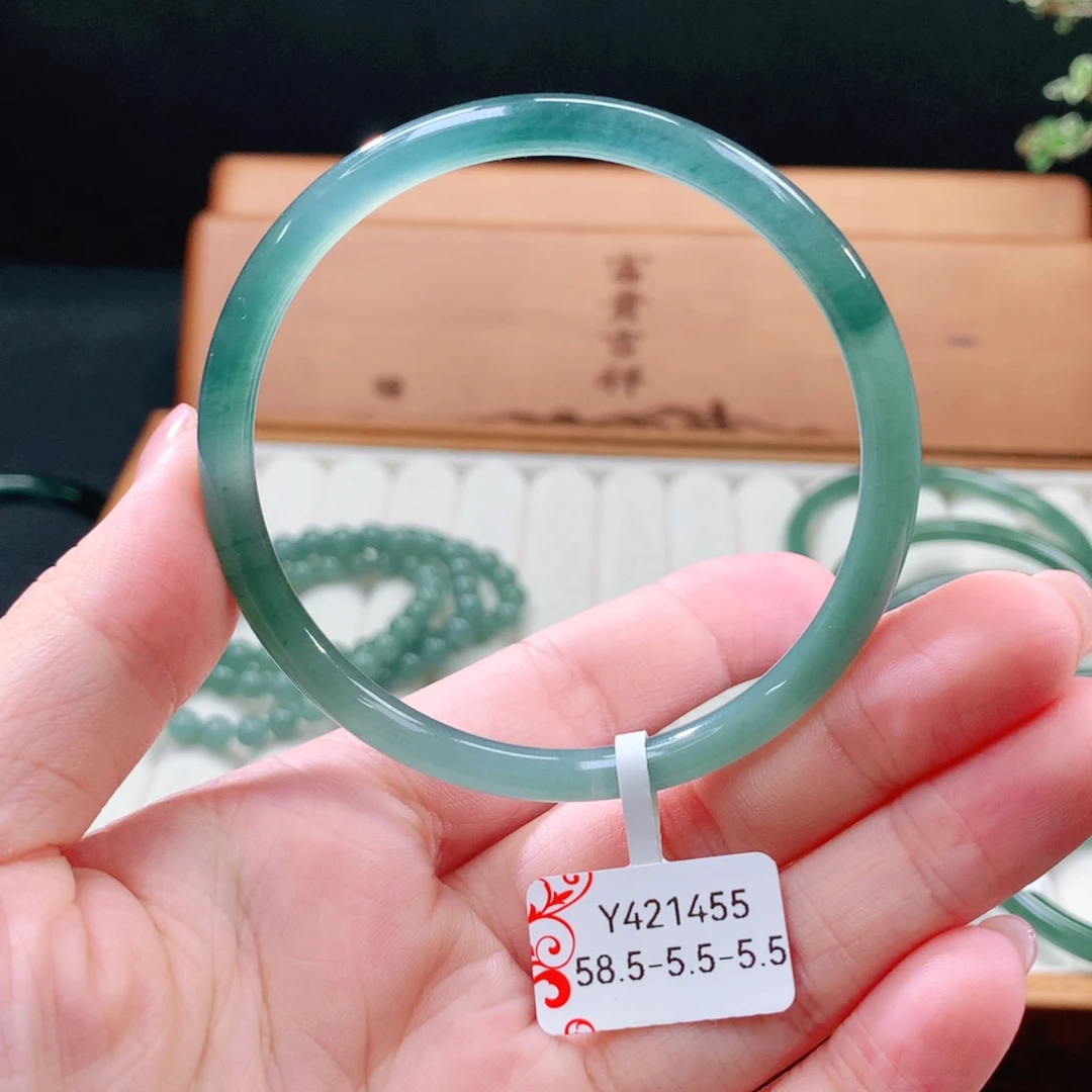 翡翠手镯（圆镯）未镶嵌