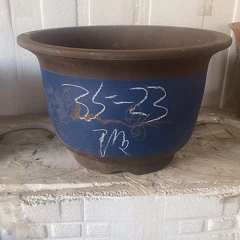 中国宜兴紫砂花盆，