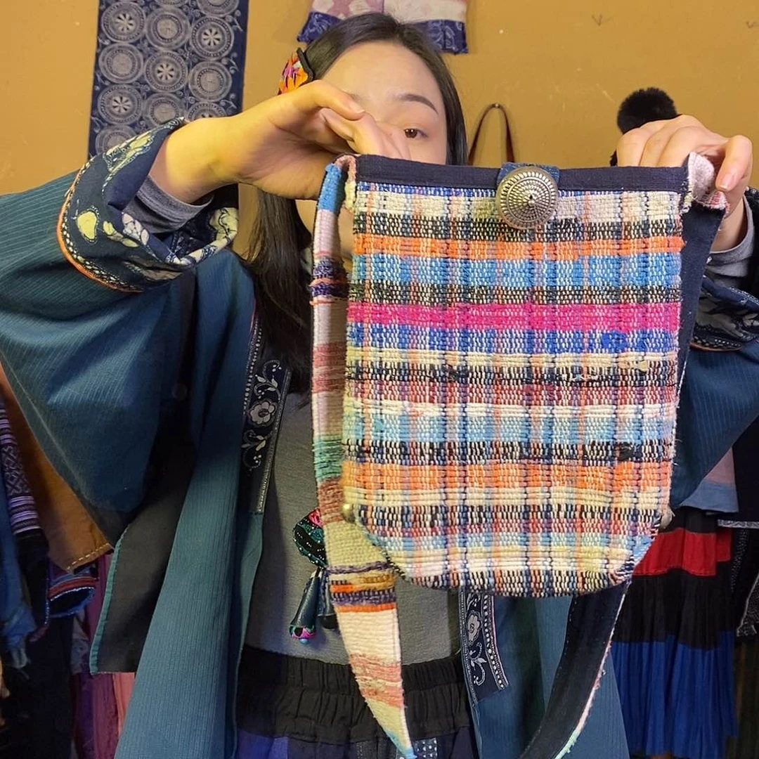 织绣手工制作裂织包包