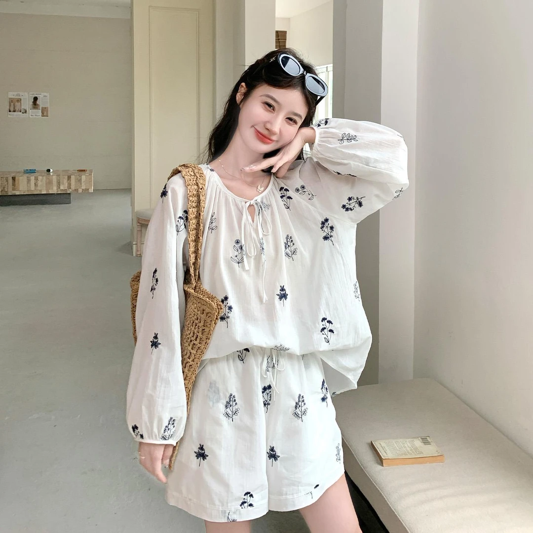 白色松弛感轻薄刺绣防晒套装女2025夏季小个子长袖衬衣短裤两件套