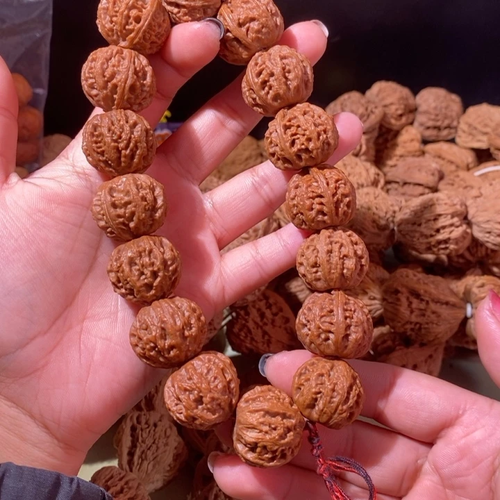 哒****手串文玩核桃…………