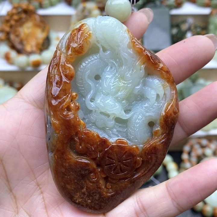 透闪石质玉未镶嵌颈饰