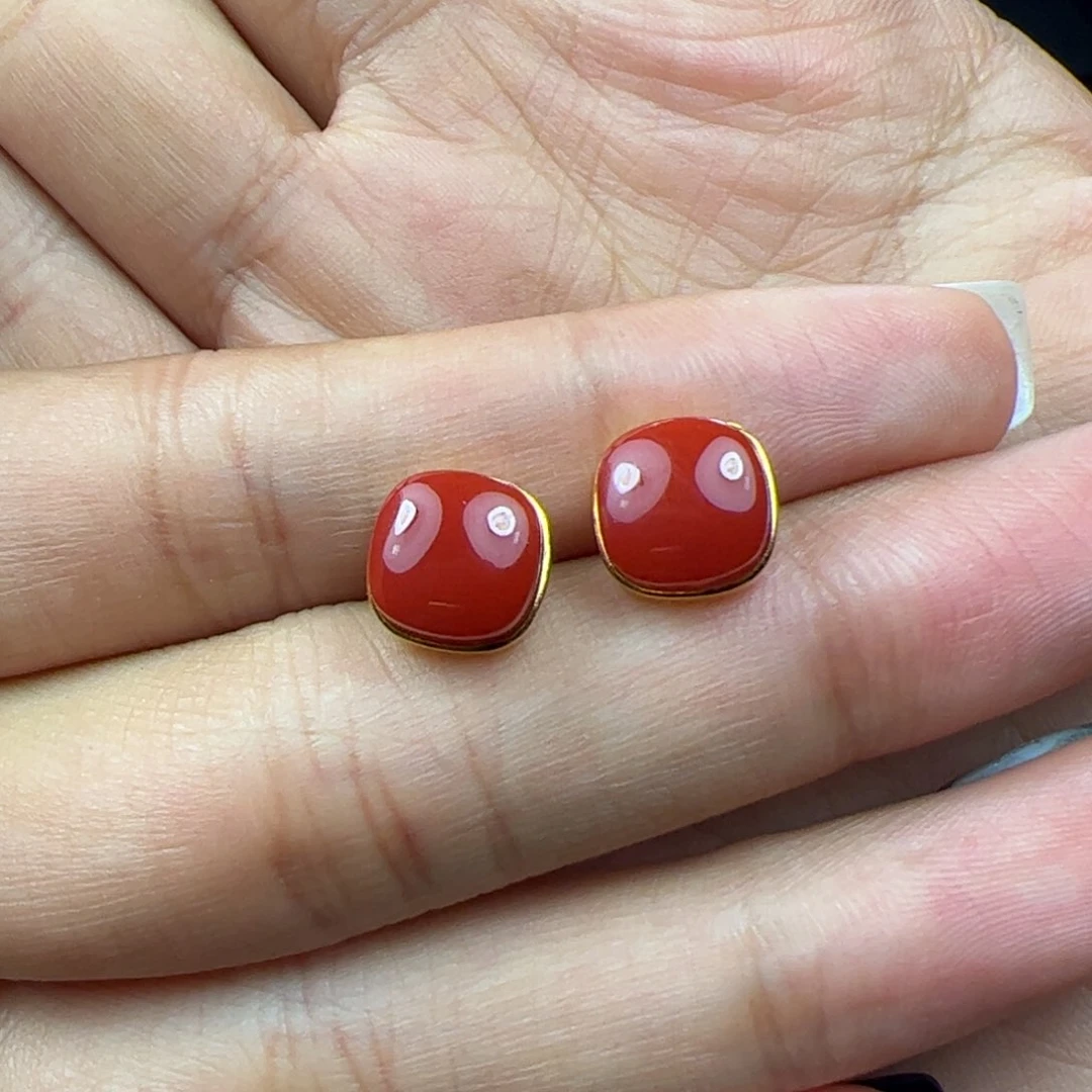 18K金镶嵌耳钉南红玛瑙