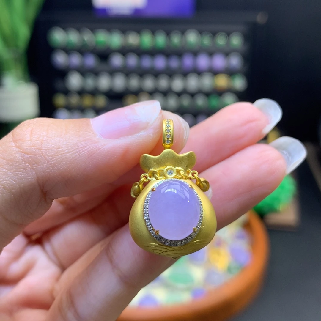 翡翠18K金镶嵌颈饰