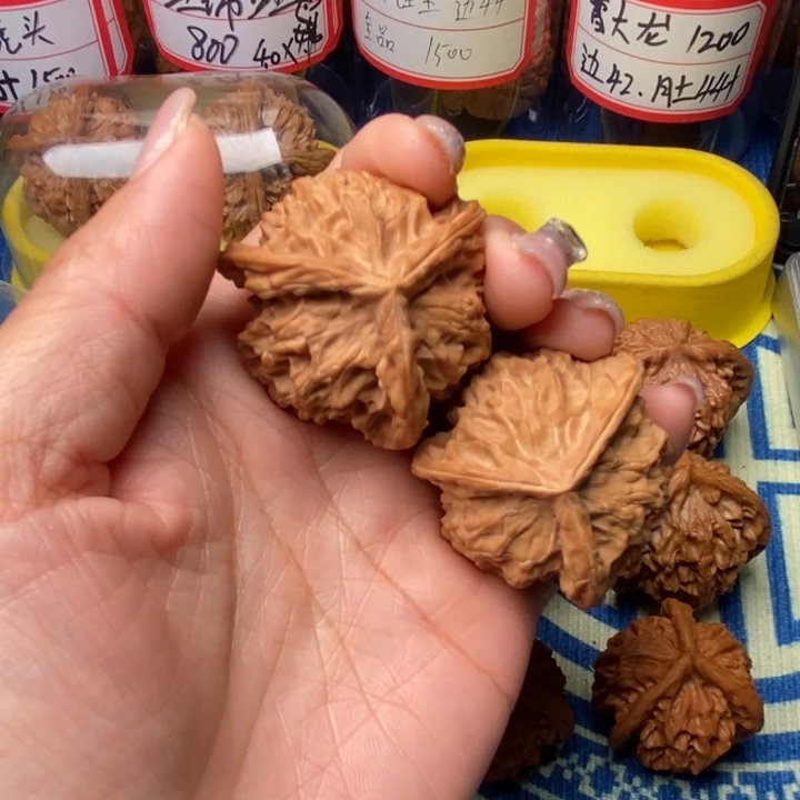 偶***看吊坠桃核三棱核桃