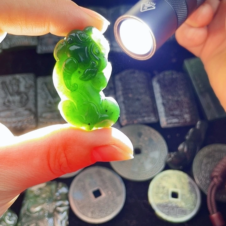 蛇纹石玉未镶嵌挂件