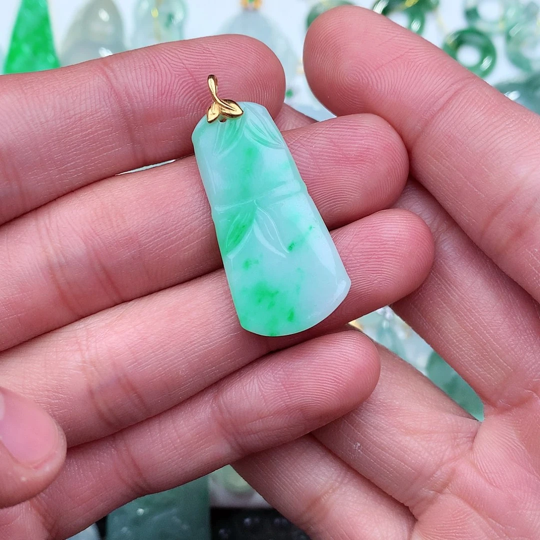 翡翠吊坠(不含链)18K金镶嵌