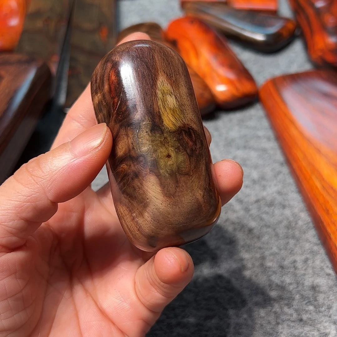 上***水交趾黄檀（大红酸枝）