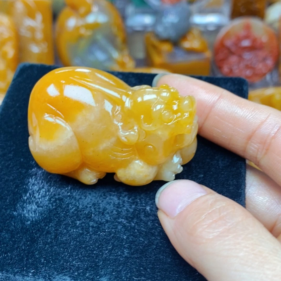未镶嵌石英质玉（黄龙玉）颈饰