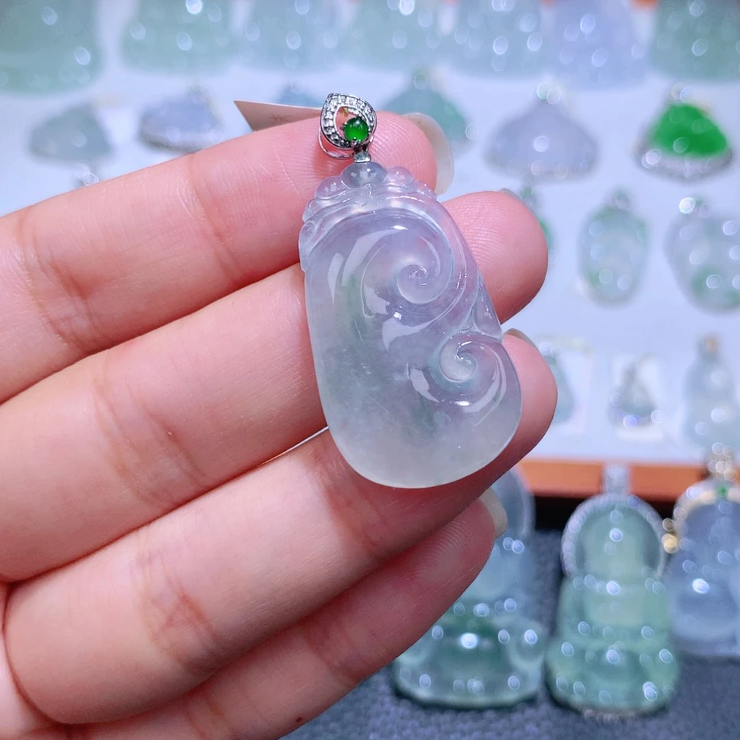 颈饰18K金镶嵌翡翠如意