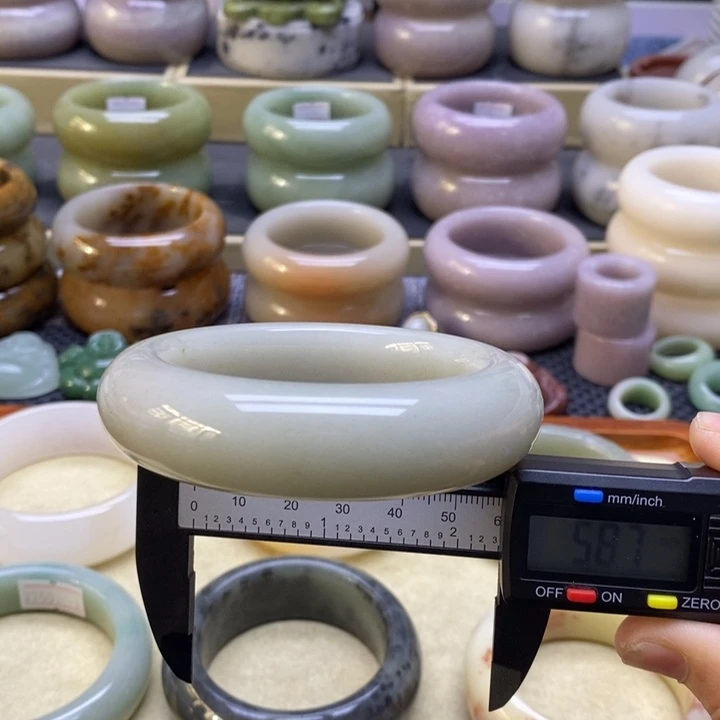 石英质玉未镶嵌手镯