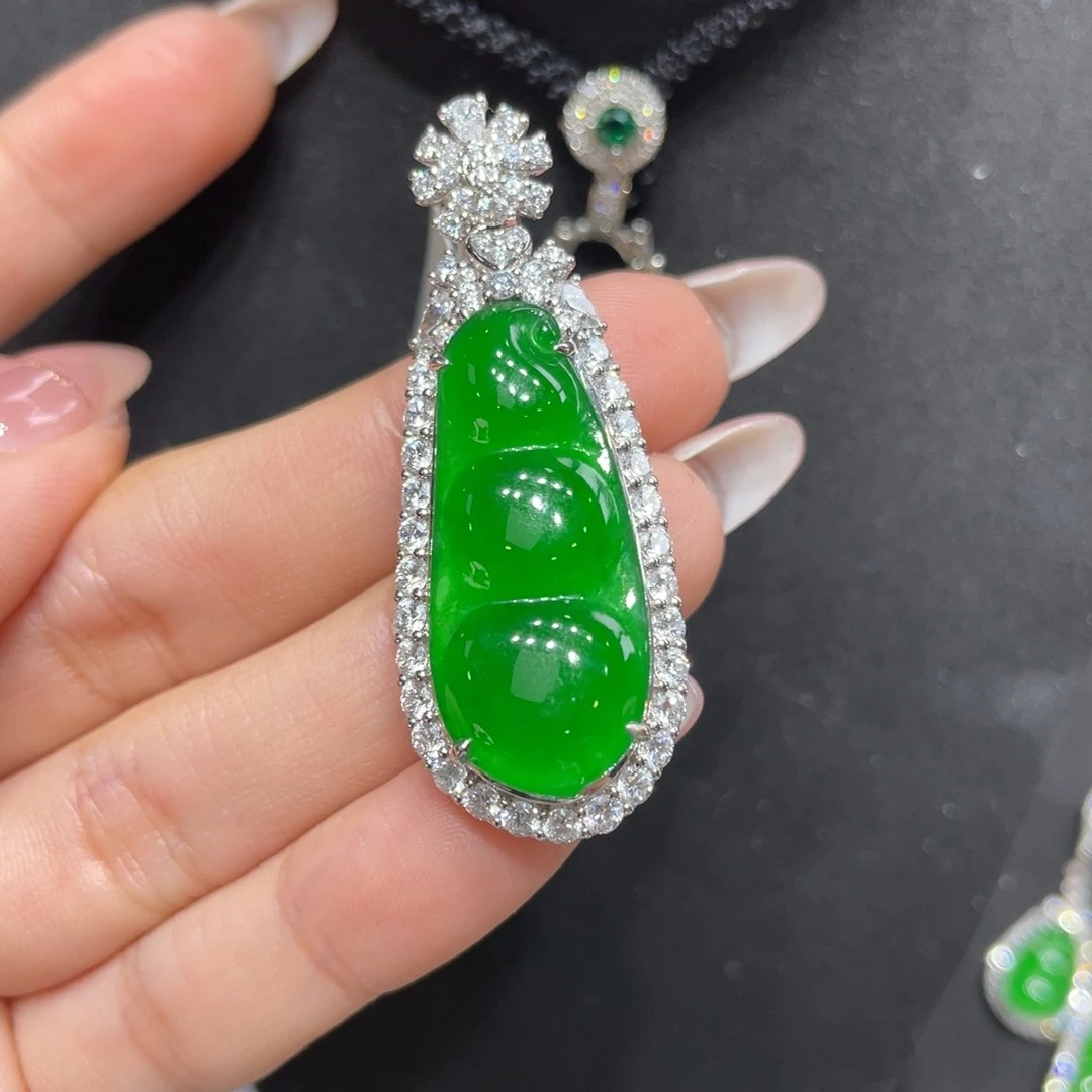 翡翠颈饰18K金镶嵌天然缅甸翡翠a货