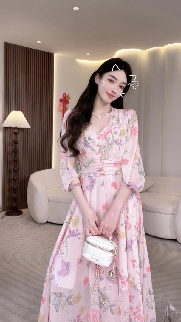【石潇潇专属】法式碎花连衣裙女2025年春夏甜美收腰显瘦v领长裙