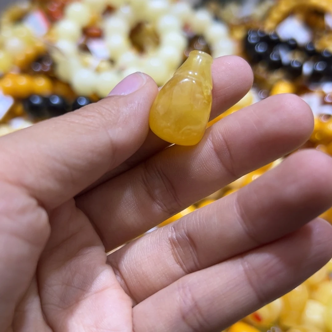 琥珀珠宝奇石未镶嵌