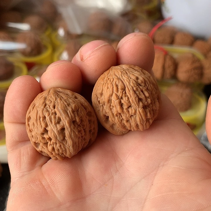 文玩核桃吊坠红玛瑙30