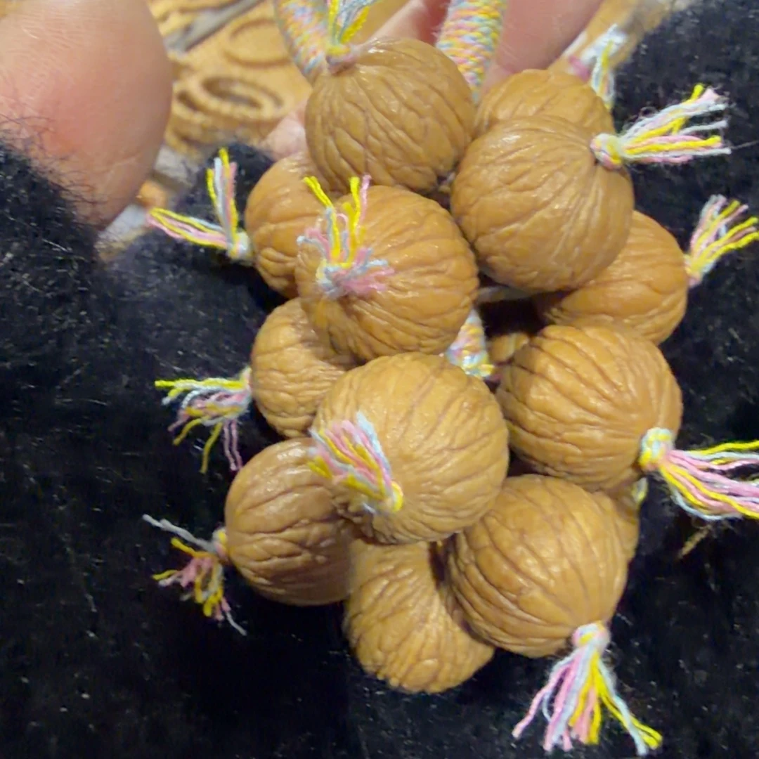 猴头核桃吊坠凤羽