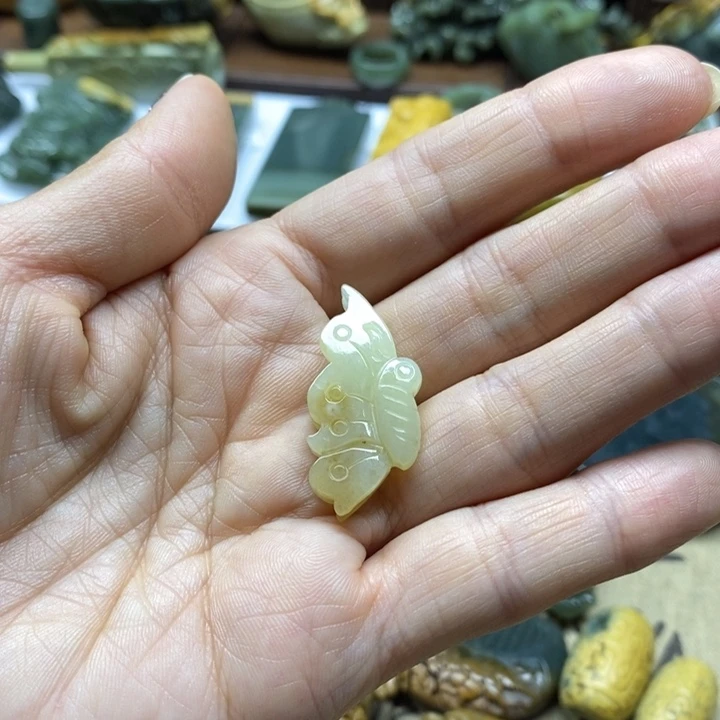 岫岩河磨玉（透闪石质玉）未镶嵌把件?****?