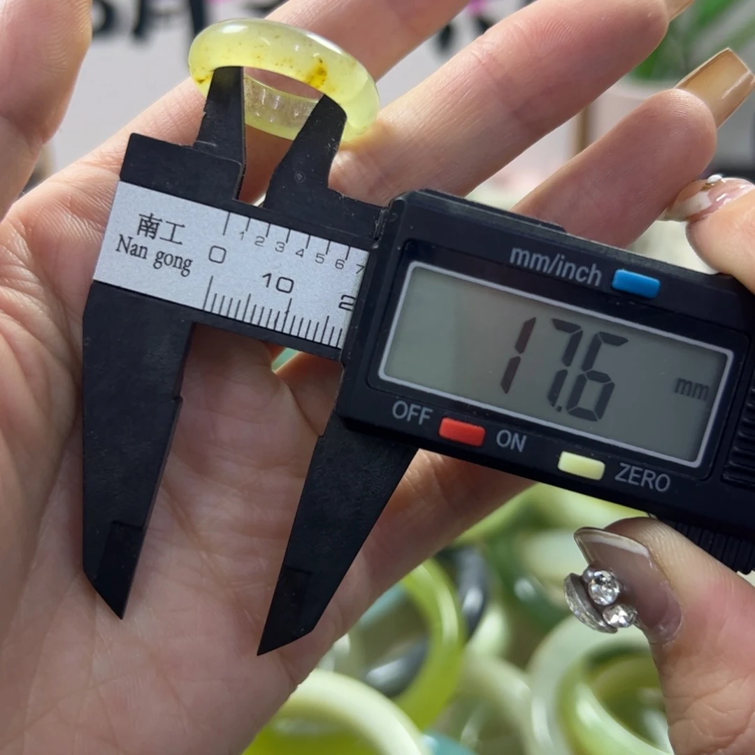 蛇纹石玉手镯未镶嵌810