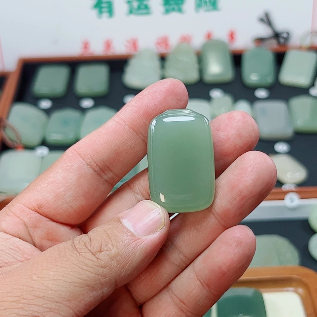 和田玉未镶嵌颈饰渭****弟