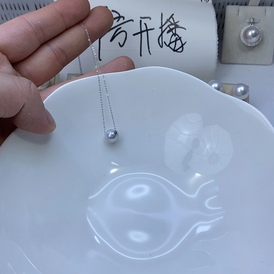 颈饰18K金镶嵌海水珍珠